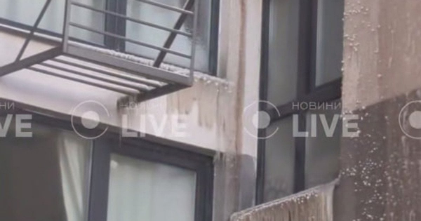 
 У Києві будинок перетворився на крижану печеру
 