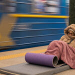 Блекаут в Києві: будинки заливає окропом, автівки примерзають до землі — що відомо