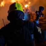 У Києві через обстріл горить квартира у багатоповерхівці