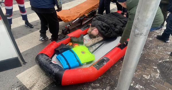 
 У Києві хлопець та дівчина провалилися під лід на Дніпрі: відео
 