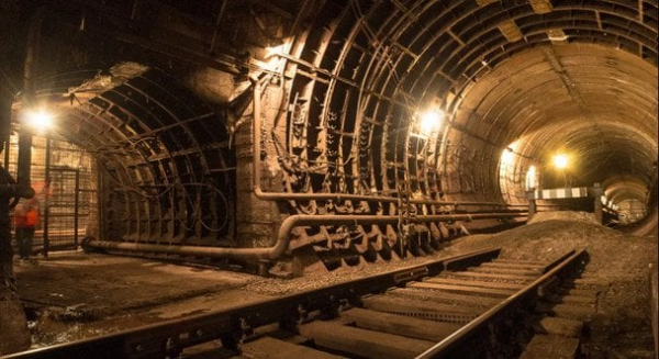 Таємні місця київського метро: у Мережі з’явилися рідкісні кадри (фото)
Таємні місця київського метро: у Мережі з’явилися рідкісні кадри (фото)