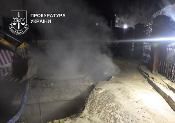 Падіння дівчини у яму з окропом у Києві: затримано посадовця "Київтеплоенерго", йому готують підозру
Падіння дівчини у яму з окропом у Києві: затримано посадовця "Київтеплоенерго", йому готують підозру