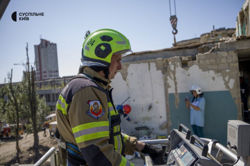 "У ДСНС йшов як на свято": у Києві попрощалися з рятувальником Олександром Зібровим