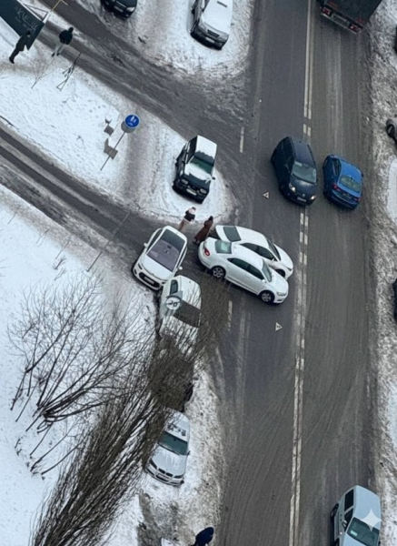 У Києві зіткнулися п’ять автівок: з’явилося фото
У Києві зіткнулися п’ять автівок: з’явилося фото