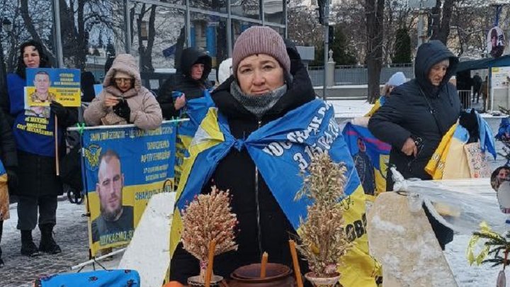 "Всім відомо, що ми маріупольські хлопці": у Києві на акції підтримки полонених згадували про "Азов" та Оленівку