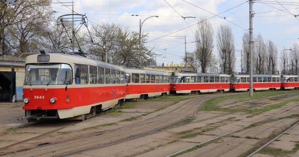 
 У частині Києва зупинився електротранспорт: що буде з рухом 12 січня
 