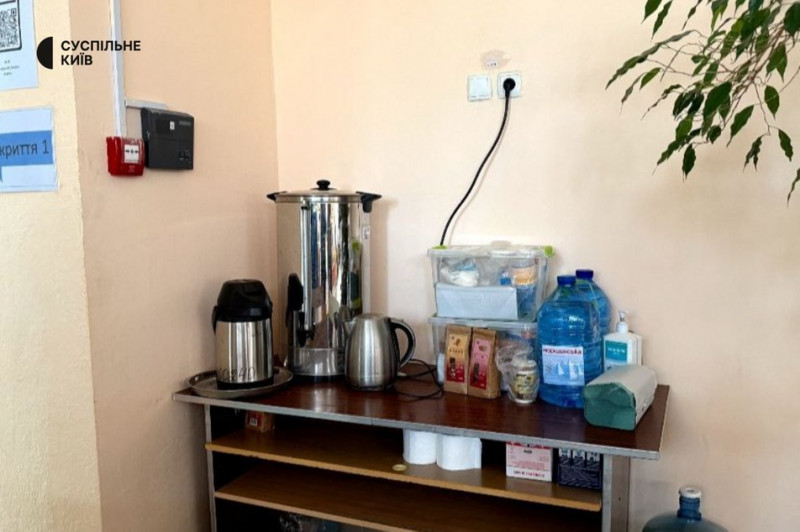 "У нас вдома 5 градусів тепла": кияни можуть зігрітися та поїсти у пунктах незламності