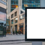 У Києві 20% цифрових білбордів почали відстежувати телефони перехожих: що це означає для містян