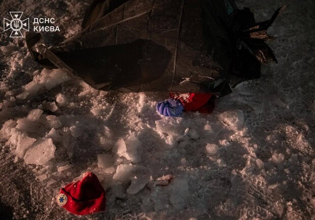 Нічна комбінована атака на Київ 9 січня: загиблі, поранені, руйнування та перебої з електрикою і водою - фото: ДСНС