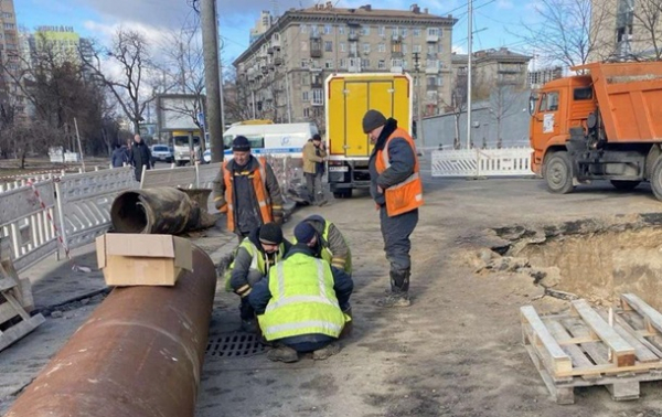 Вигрібні ями у дворах: Київводоканал зробив заяву Вигрібні ями у дворах: Київводоканал зробив заяву