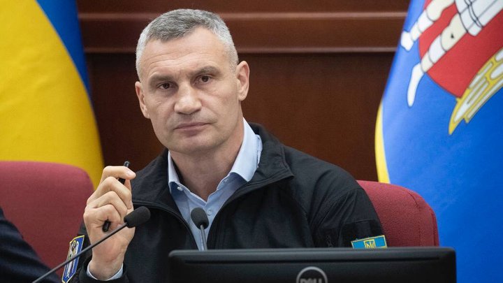 Нерозчищені дороги та тротуари у Києві: Кличко прокоментував ситуацію