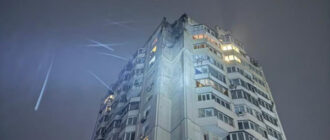 Дрон росіян пошкодив багатоповерхівку в Києві