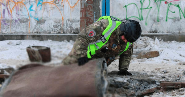 
 500 кг вибухівки біля будинків та АЗС: у Києві знешкодили бойову частину "Іскандера", що не вибухнула
 