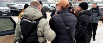 У Києві викрили чоловіків на збуті фальшивих доларів