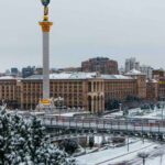 "А ми думали, що це приліт": хто і навіщо демонтує кіоски у центрі Києва (фото, відео)