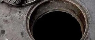 Через обстріли в Києві пошкоджено каналізацію: лікарі попередили про ризики