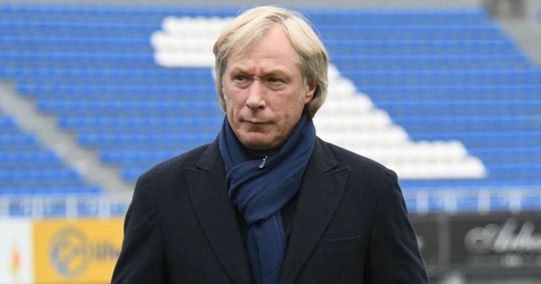 
 Екстренера "Динамо" і збірної звинувачують у побитті сантехніка &ndash; деталі скандалу
 