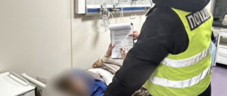 Напав з ножем на вчительку та однокласника: підліток отримав підозру