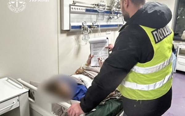 Напав з ножем на вчительку та однокласника: підліток отримав підозру