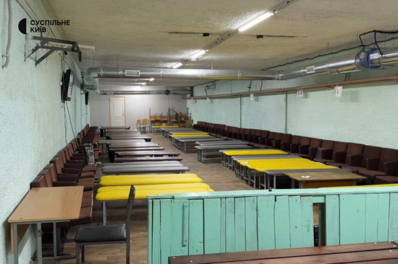 "У нас вдома 5 градусів тепла": кияни можуть зігрітися та поїсти у пунктах незламності