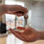 Українці виїхали за кордон і здали житло: ріелтор показав, у якому стані повернули квартиру (фото)