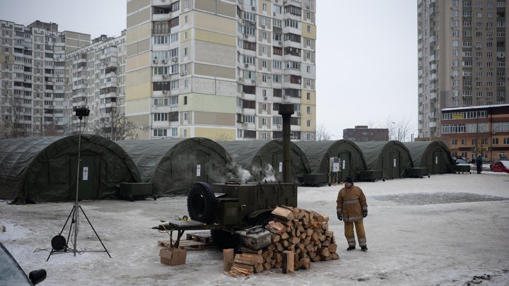 Без тепла ще близько 400 будинків: протягом ночі на столичній Троєщині підключили до опалення 50 будинків