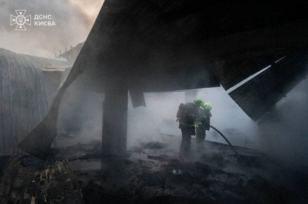 
 Масштабна пожежа у&nbsp;Києві: що&nbsp;відомо на&nbsp;цей момент (фото, відео)
 