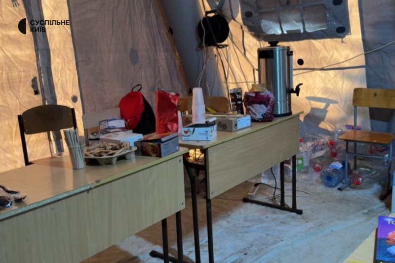 "У нас вдома 5 градусів тепла": кияни можуть зігрітися та поїсти у пунктах незламності