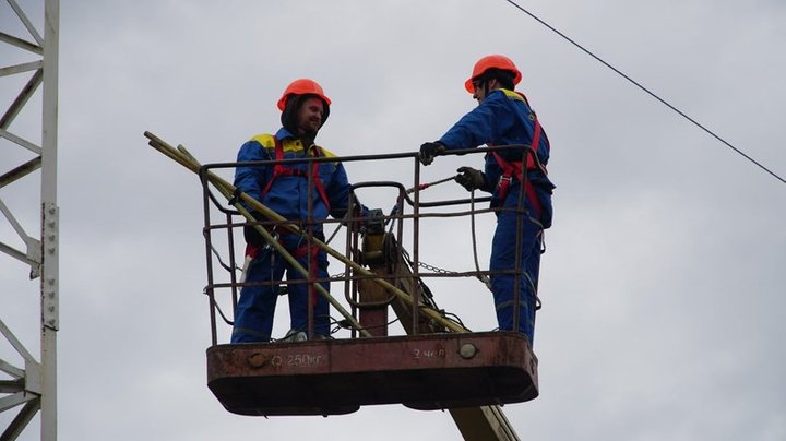 Графіки відключень на 3 січня: коли буде світло в Києві та в області