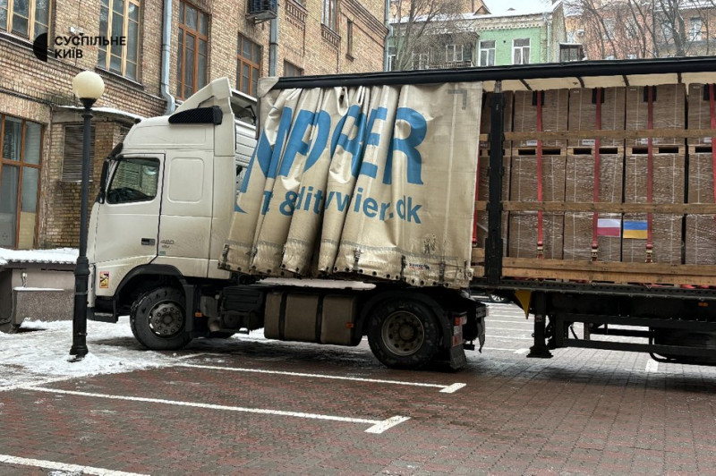 "Тепло з Польщі": до Києва прибула перша партія генераторів, на які скинулись поляки