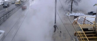 Посадовця Київтеплоенерго затримали через падіння дівчини в яму з окропом