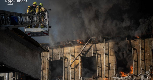 
 Масштабна пожежа у&nbsp;Києві: що&nbsp;відомо на&nbsp;цей момент (фото, відео)
 