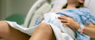 У перинатальному центрі на Оболоні в Києві лікарці повідомили про підозру після смерті породіллі