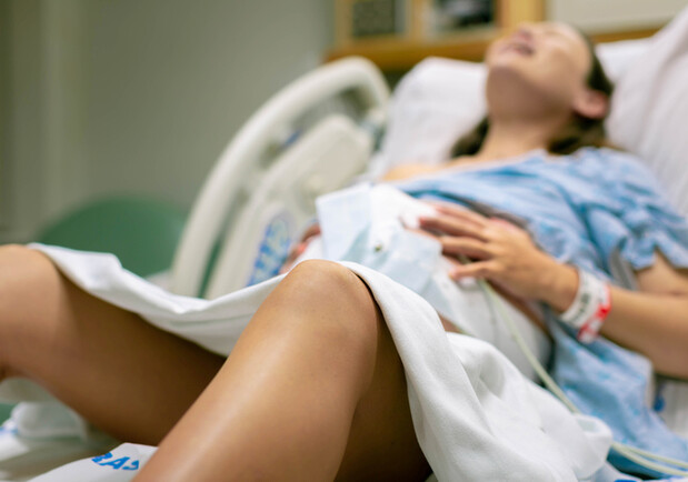 У перинатальному центрі на Оболоні в Києві лікарці повідомили про підозру після смерті породіллі -