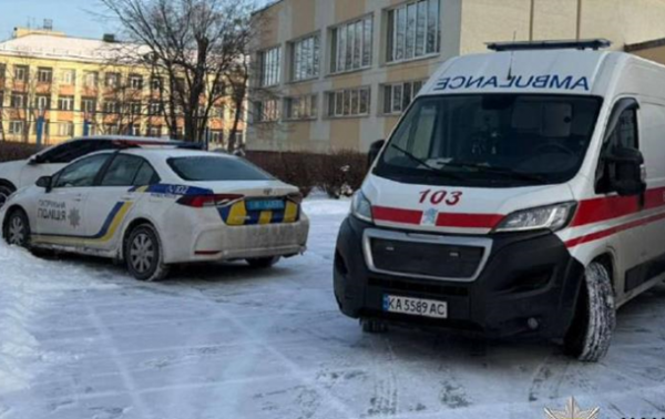 У Києві школяр з ножем напав на вчительку та однокласника