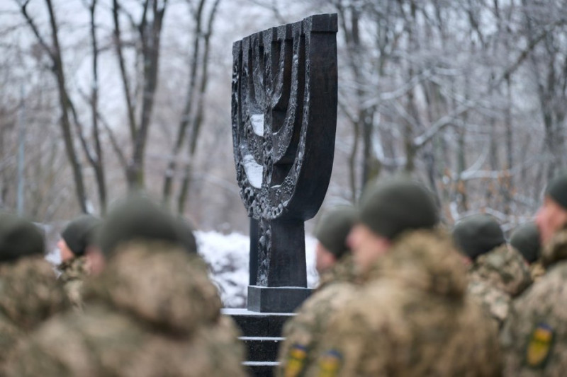 Президент Зеленський вшанував жертв Голокосту у Бабиному Яру