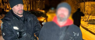 Напад у супермаркеті Києва: п’яний чоловік наставив зброю на покупців та персонал