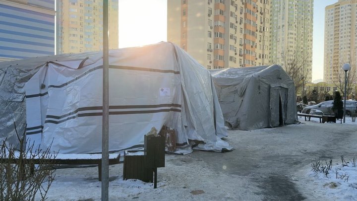 "У нас вдома 5 градусів тепла": кияни можуть зігрітися та поїсти у пунктах незламності