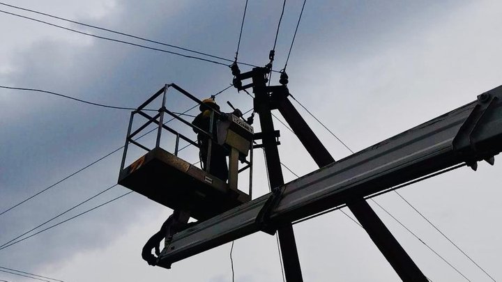 Екстрені відключення і графіки: як вимикають світло у Києві та області