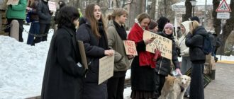 "Всім відомо, що ми маріупольські хлопці": у Києві на акції підтримки полонених згадували про "Азов" та Оленівку