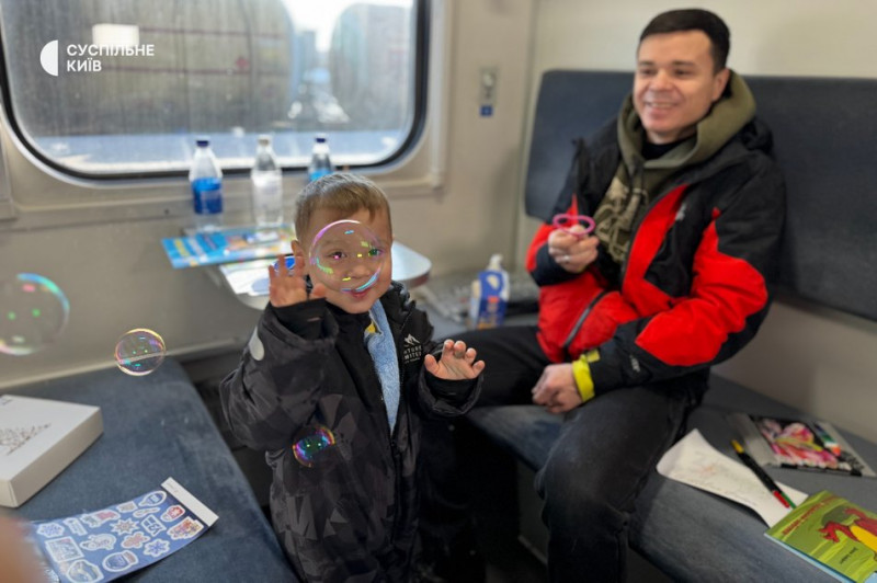 Укрзалізниця розгорнула вагони незламності на Київщині: є світло та Starlink