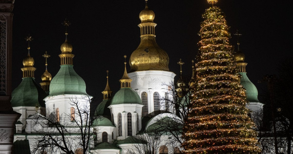 
 Замість феєрверків&nbsp;&mdash; дрони: британський журналіст записав щемливе відео з&nbsp;центру Києва на&nbsp;Новий рік
 