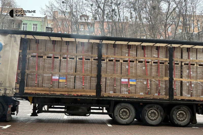 "Тепло з Польщі": до Києва прибула перша партія генераторів, на які скинулись поляки