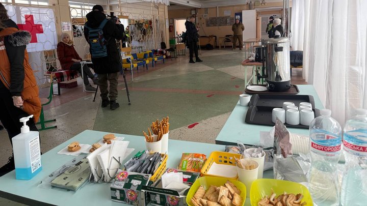 Допомагають жителям і енергетикам: у школах Києва не лише навчають учнів, а й забезпечують роботу "пунктів незламності"