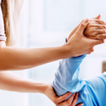 Як обрати реабілітаційний центр після інсульту: покрокова інструкція для родин