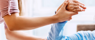 Як обрати реабілітаційний центр після інсульту: покрокова інструкція для родин