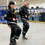 Укрпошта тестує екзоскелети для працівників у логістичному терміналі Києва