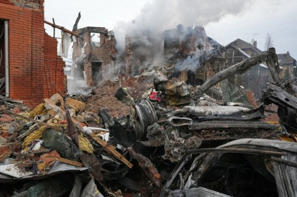 Замість будинків - руїни та завали: наслідки атаки по Києву у фото
Замість будинків - руїни та завали: наслідки атаки по Києву у фото