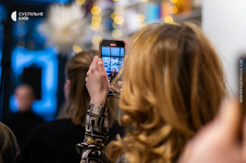 "Важлива тільки метаромантика": військові в Києві читали поезію бойового досвіду та розказали про новий літнапрям