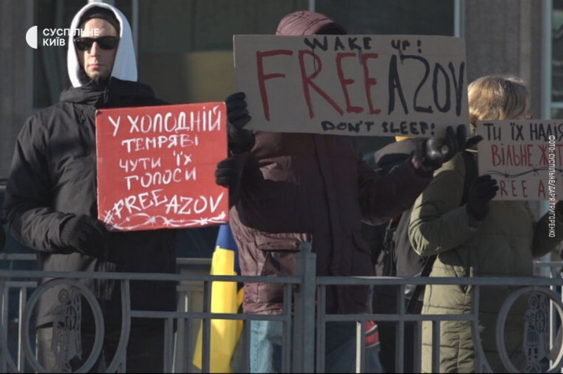 Наглядачі в неволі розповідають бійцям про акції: у Києві пройшов черговий захід на підтримку полонених